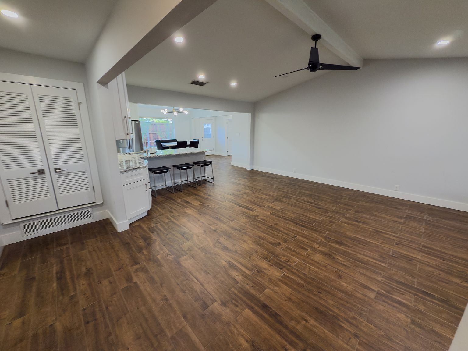 Open living room with vaulted ceilings